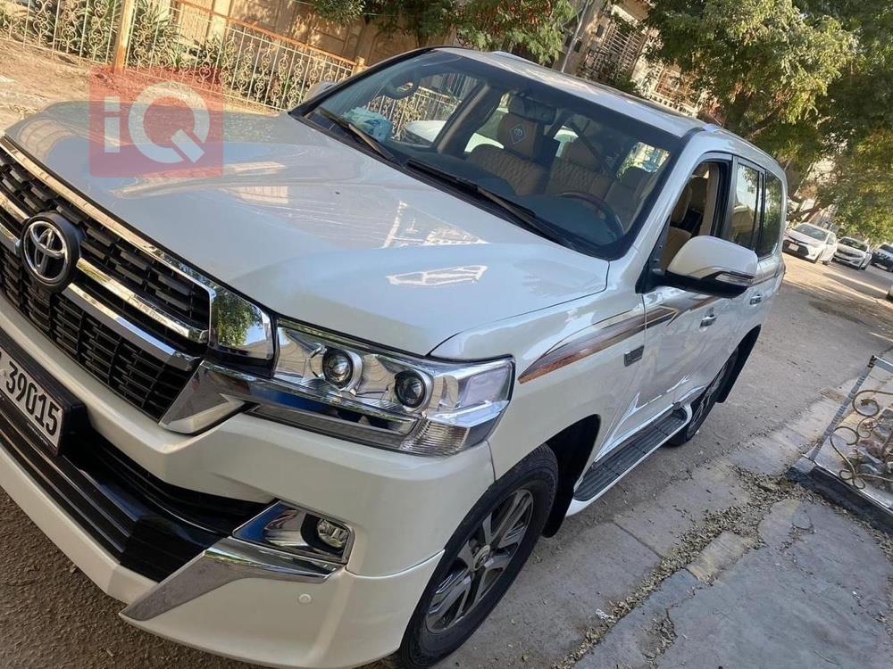 تۆیۆتا لاند کروزەر